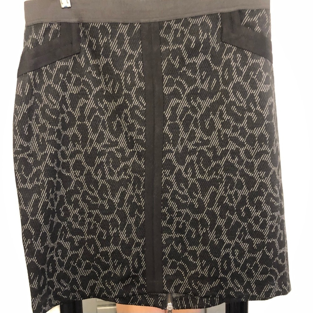 Studio Point  size 10 leopard print midi skirt with full back zip